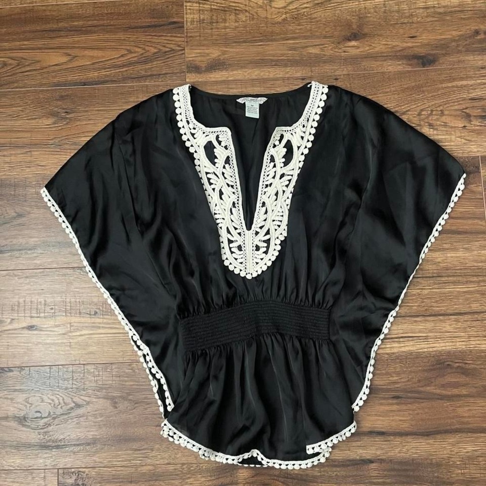 Black satin‎ Blouse Crochet Lace Trim Vneck Flowy Batwing Sleeves Women M Boho